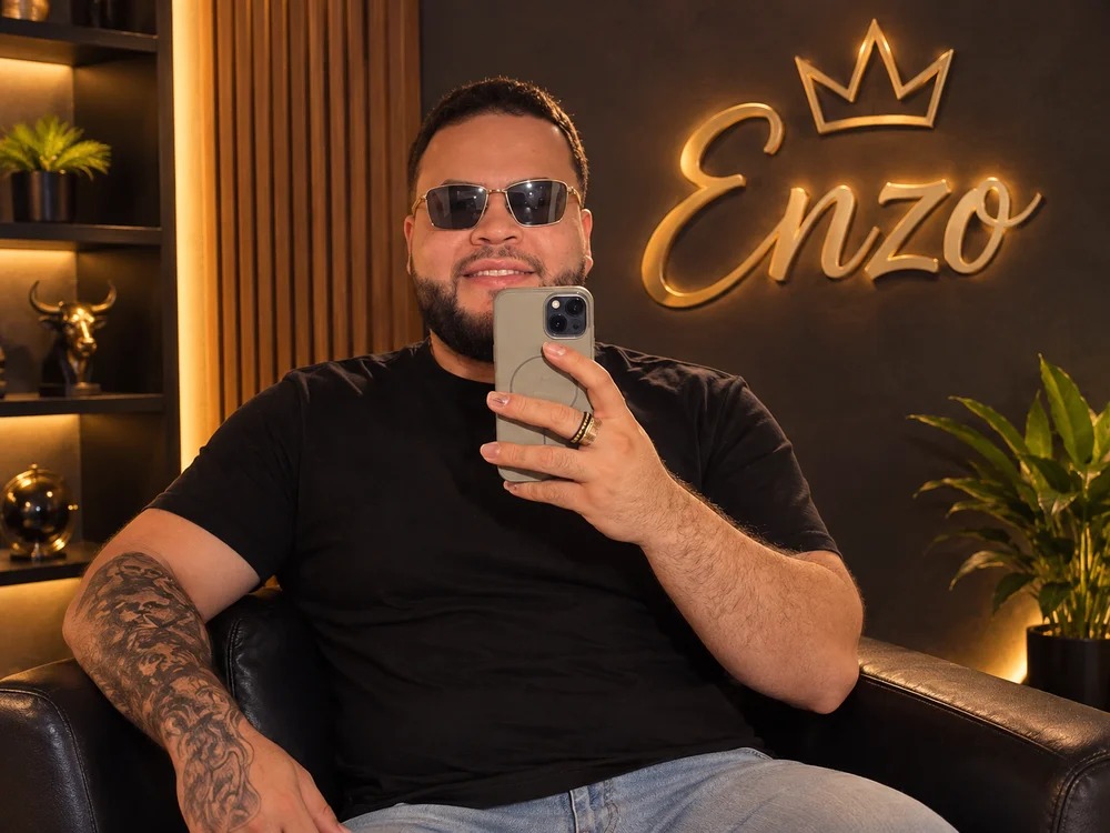 Enzo_WIld Chatroom