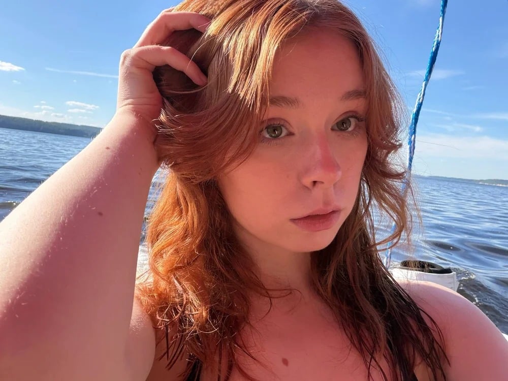 Eva_RedQueen Chatroom