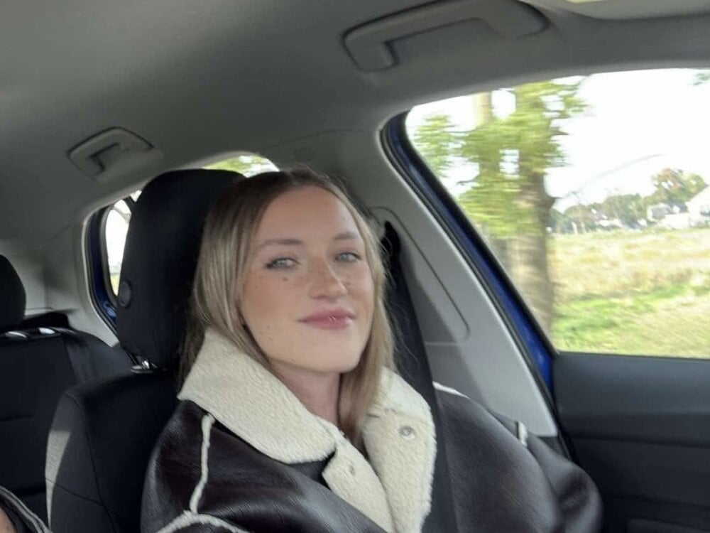 EvelynBlond Chatroom