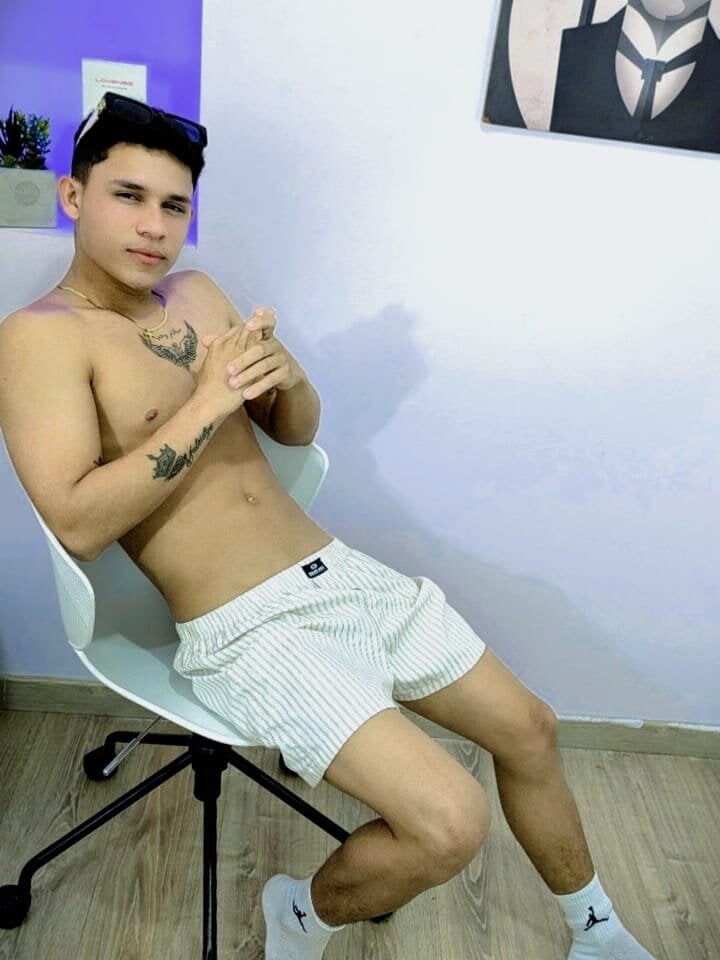 Exotic_boy_ Chatroom