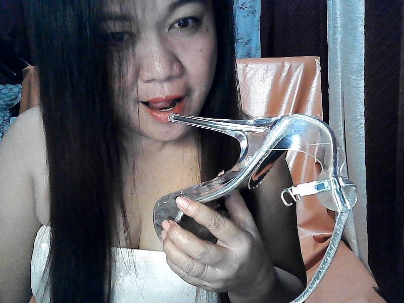 FLIRTYKiNKYX Chatroom