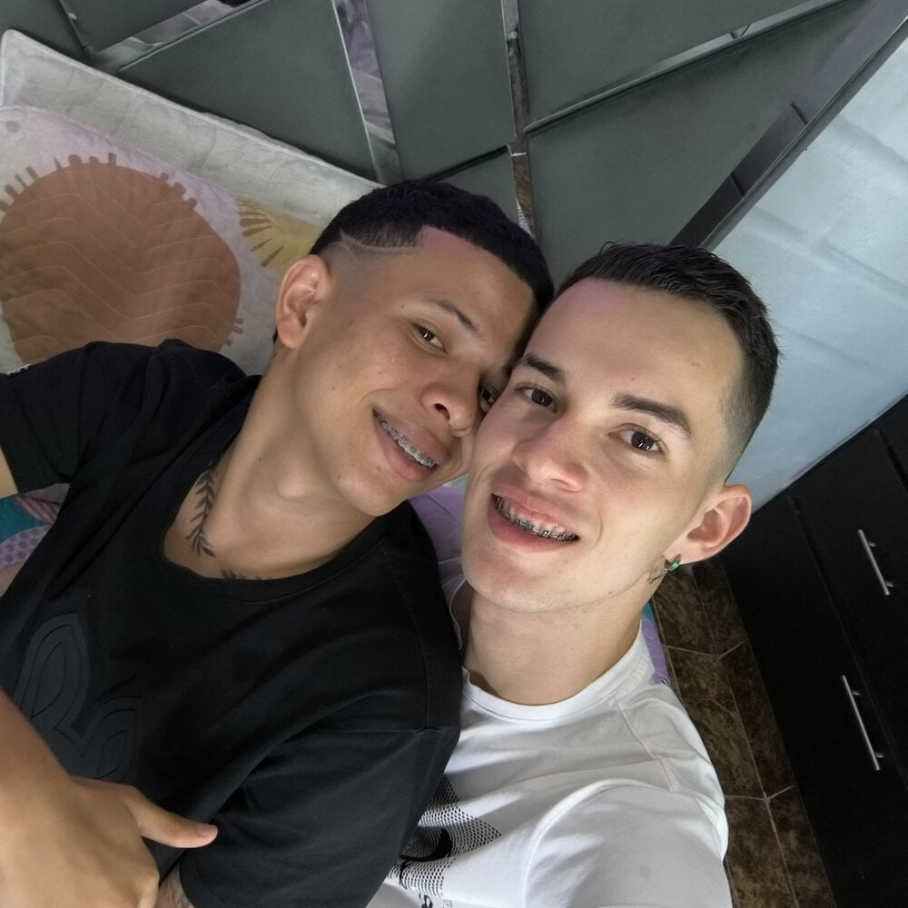 FRIENDS_WITHSEX19 Chatroom