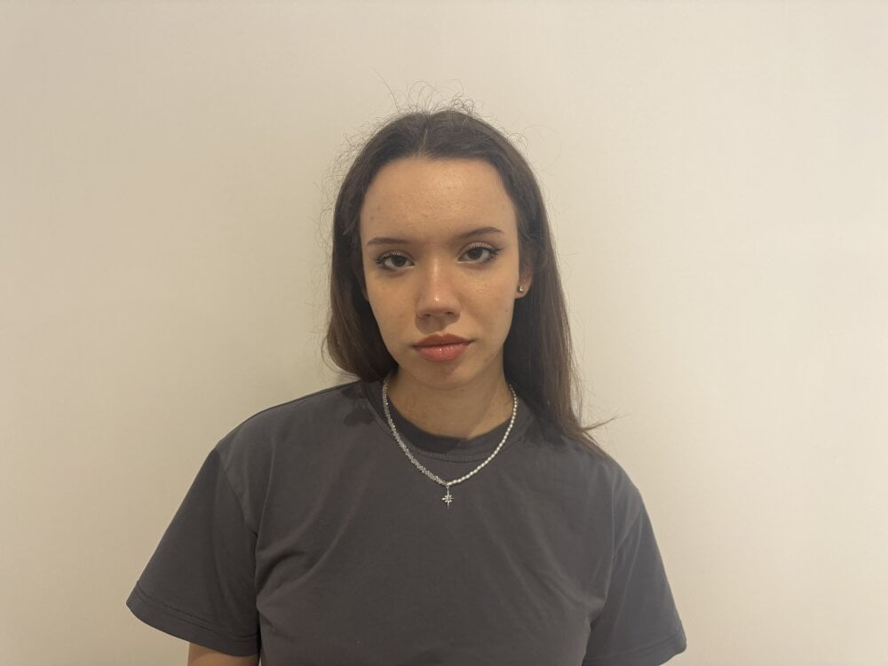 FabiolaCowing Chatroom