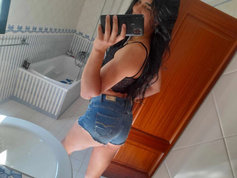 Femboy_Bi_Corno Chatroom