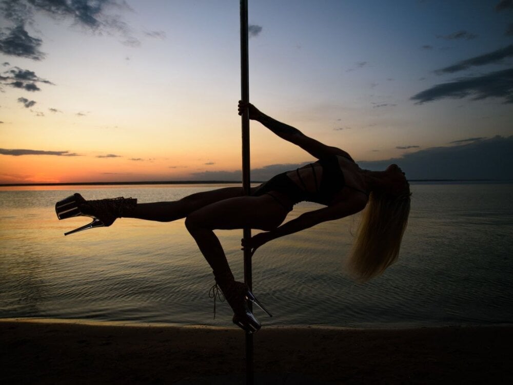 Flora_Amber Chatroom