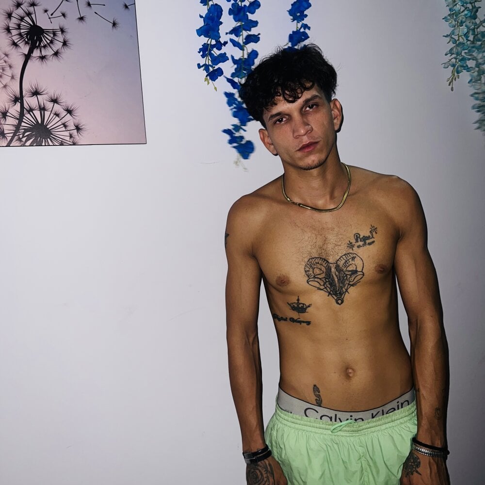 Gabriel_Twink Chatroom