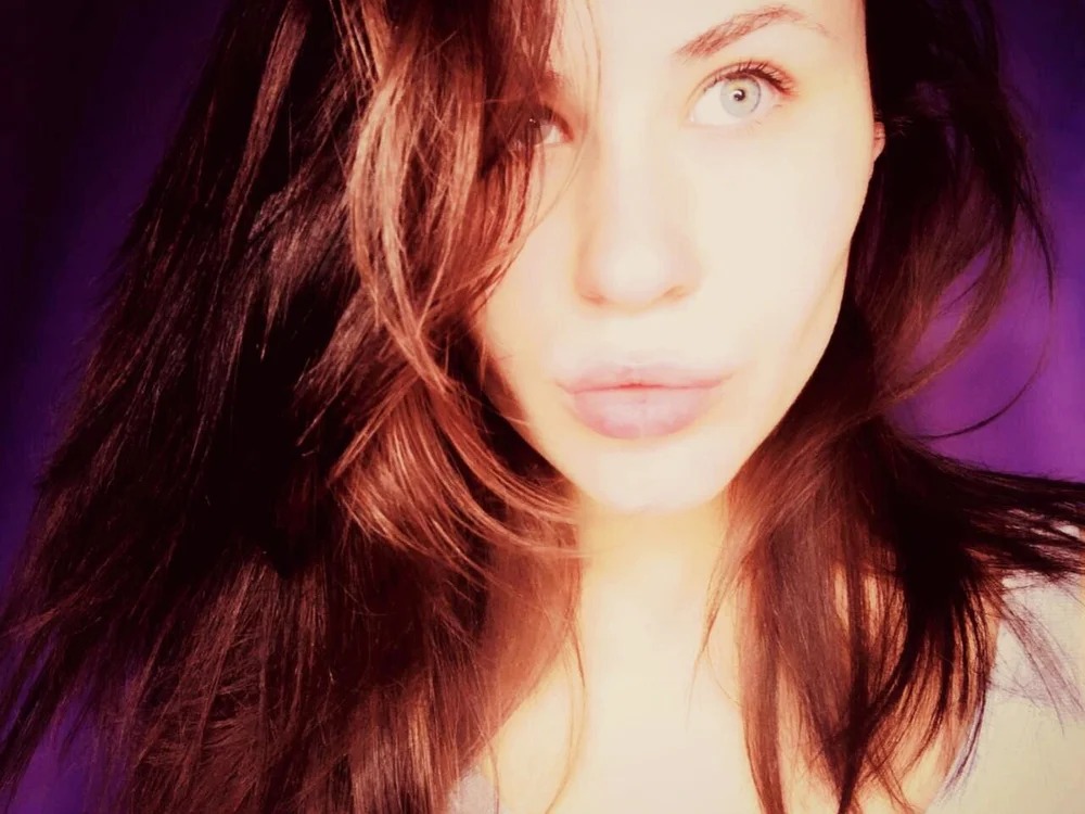 Gabriella_Bee Chatroom
