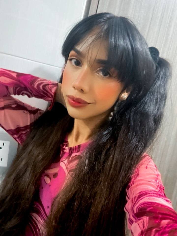 Gina_77 Chatroom