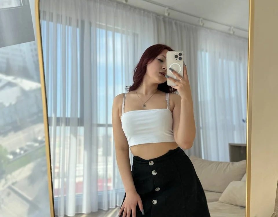 GoddamnSheSoHot Chatroom