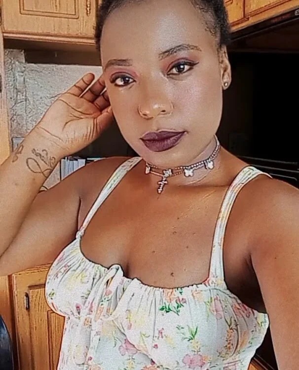 Goldengirl28 Chatroom