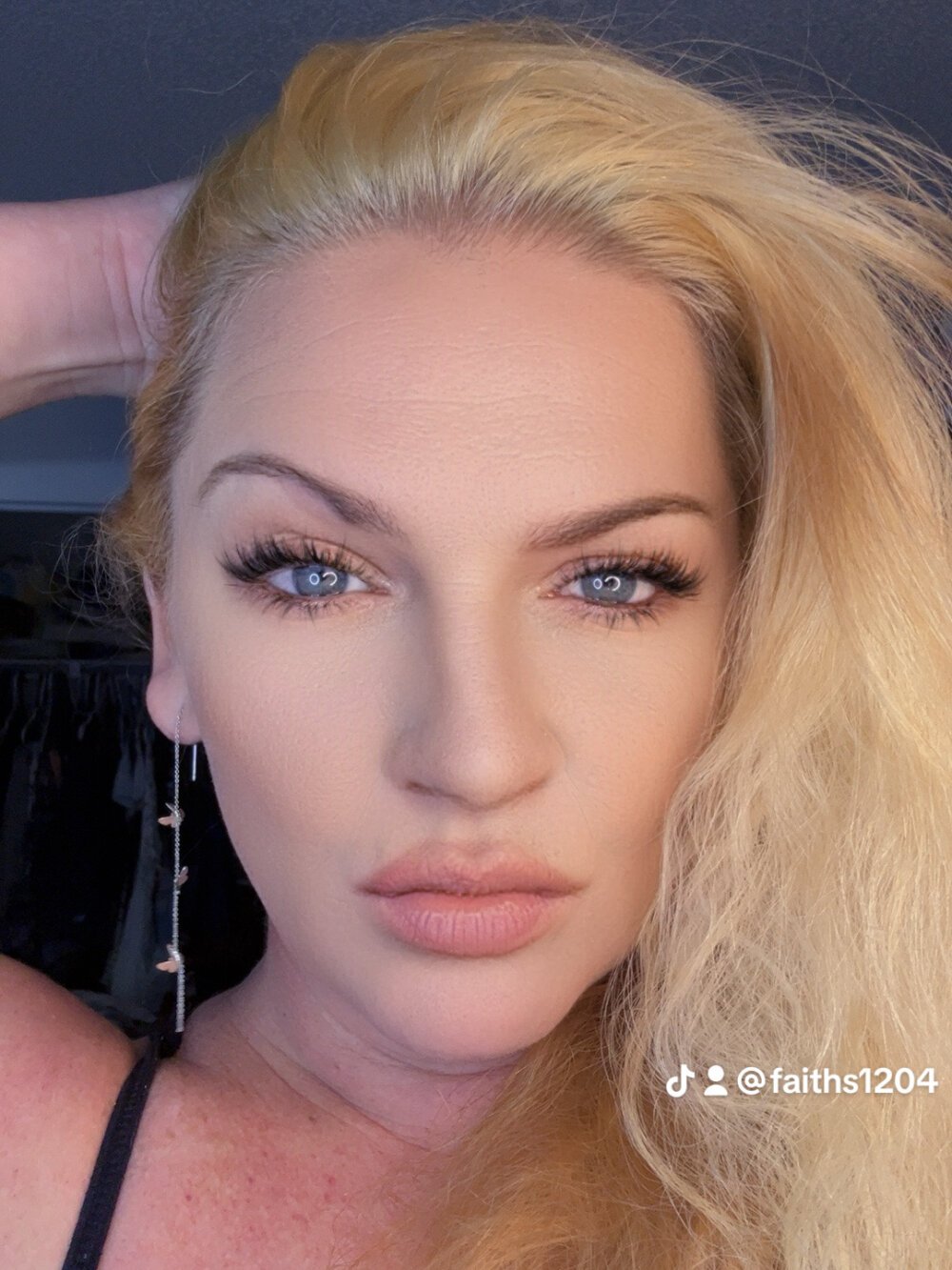 Goldenndoll Chatroom