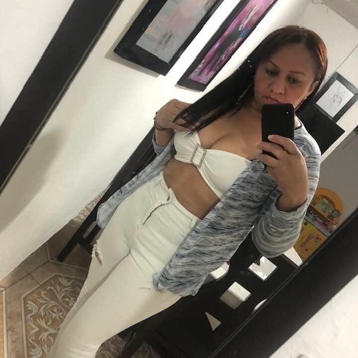 Gretta_Milf1 Chatroom