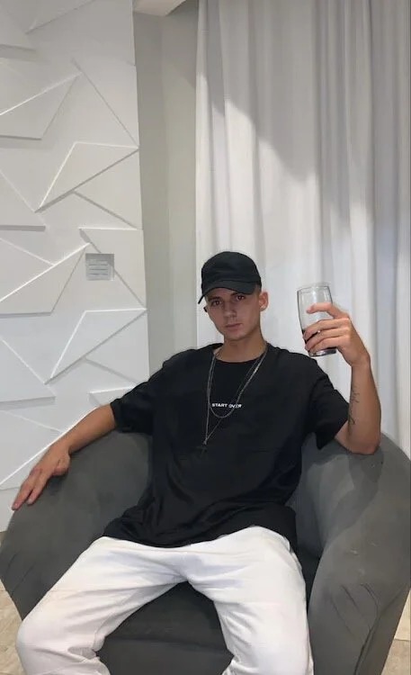 Gustavin05 Chatroom