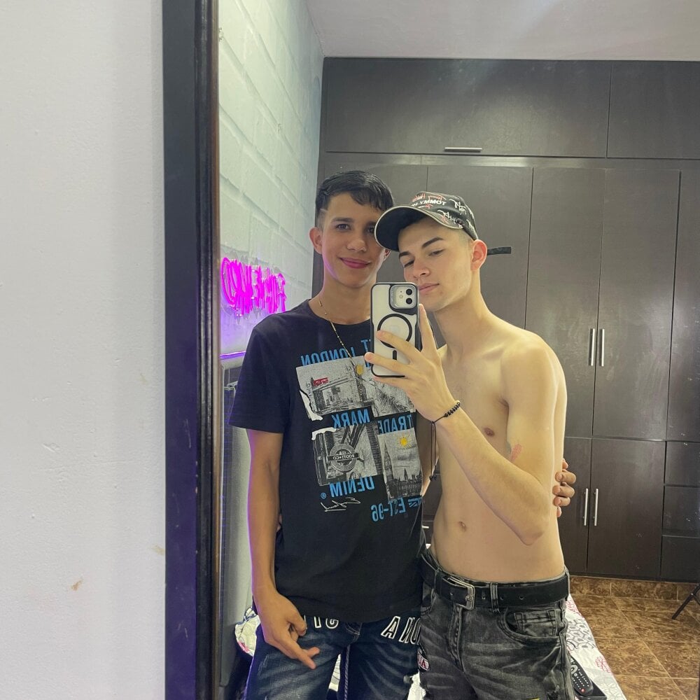 Guys_sex18_ Chatroom