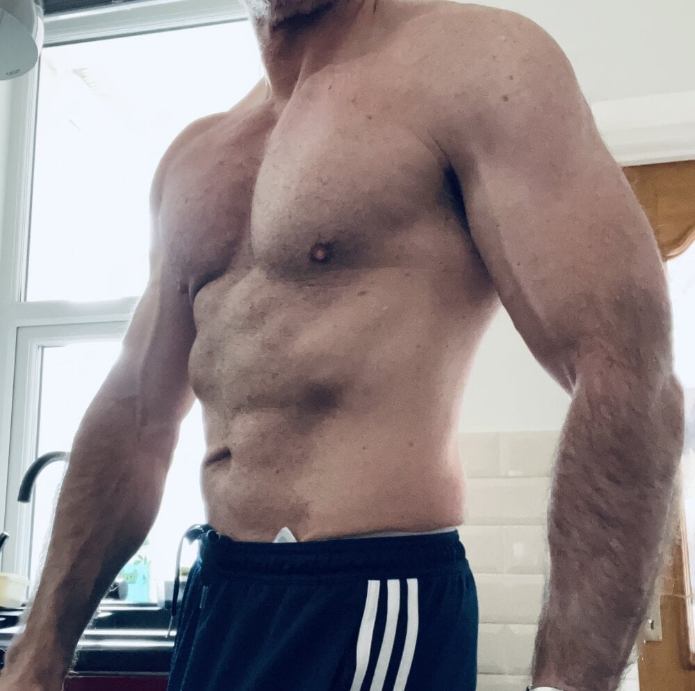 Gym_Bod_Daddy Chatroom