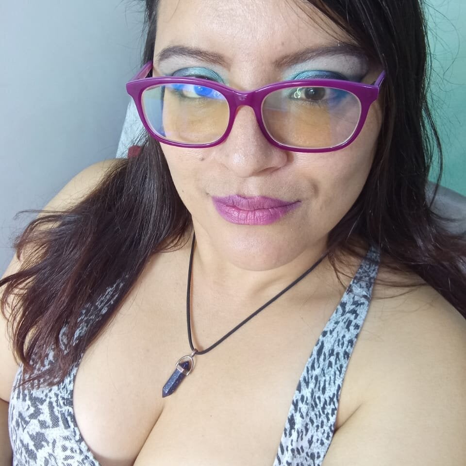HELENA-LOVEE Chatroom