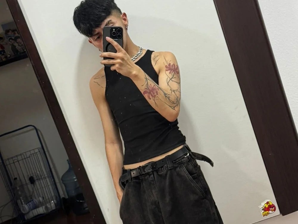 Hades_18 Chatroom