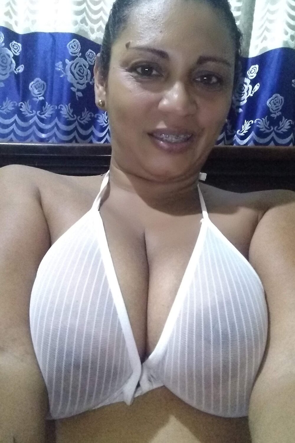 HallyGirlHot Chatroom