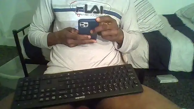 Hamilt0 Chatroom