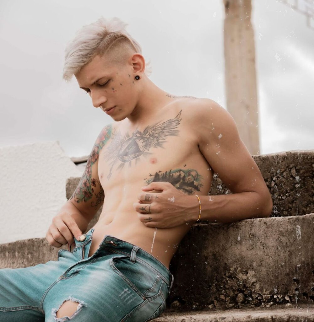 Handsomeboys18 Chatroom