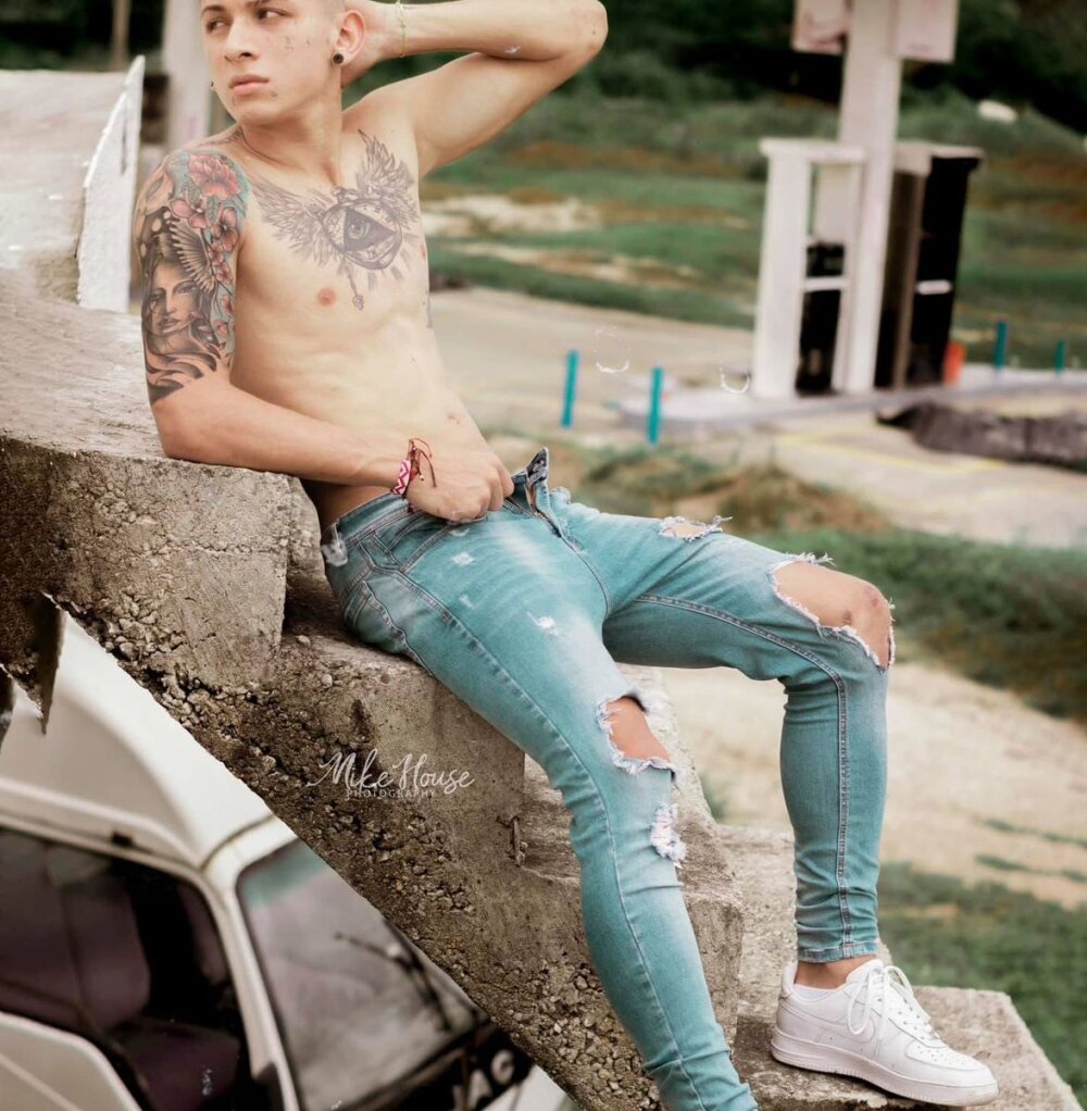 Handsomeboyss19 Chatroom