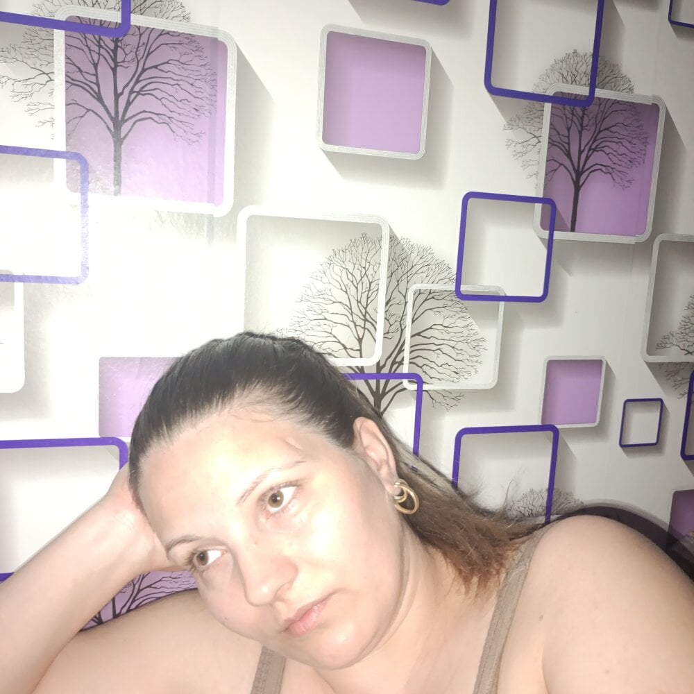 HappyElla Chatroom