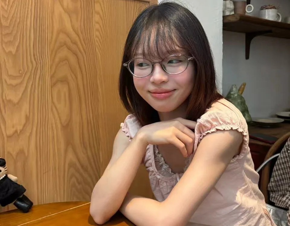 HappySadGirl Chatroom