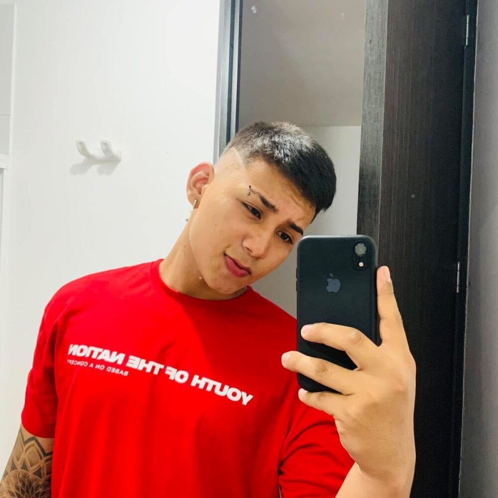 Hector_21_ Chatroom