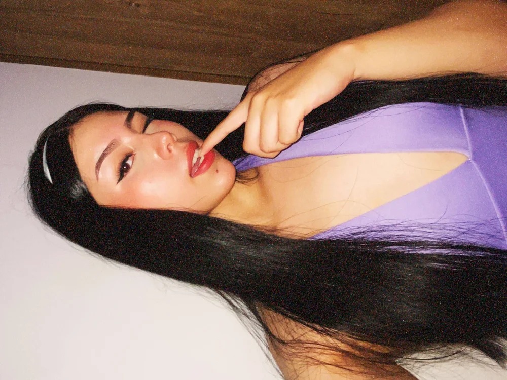 Helena_Whaite Chatroom