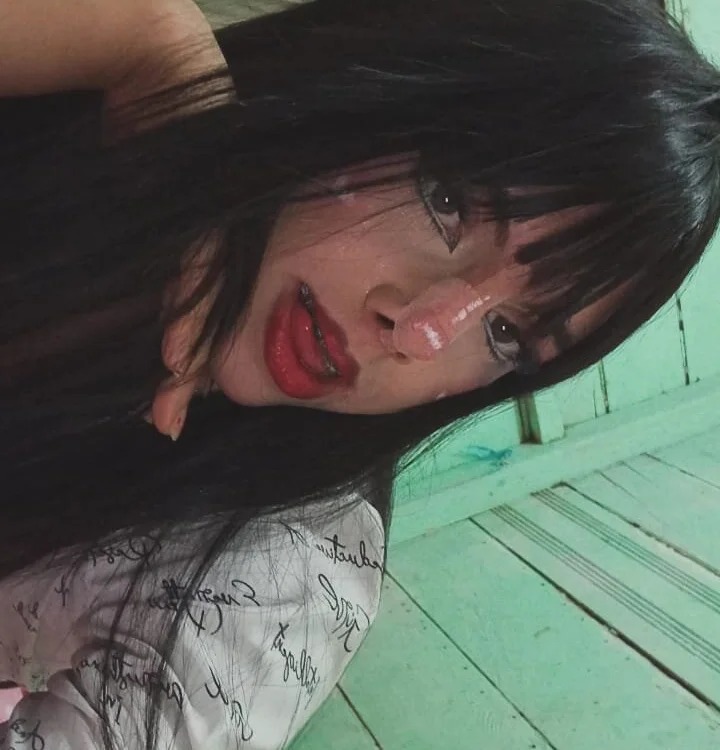 Hellen_Michelle Chatroom