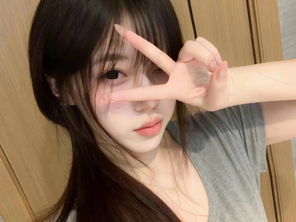 Hello77-234 Chatroom