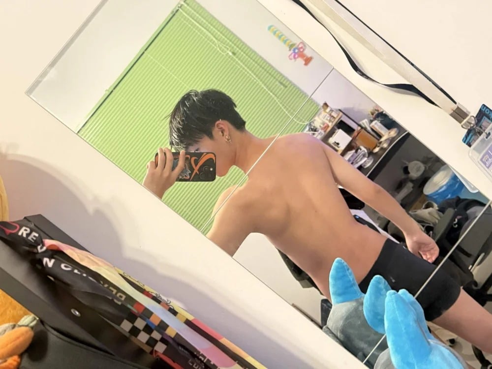Hitoshi1210 Chatroom