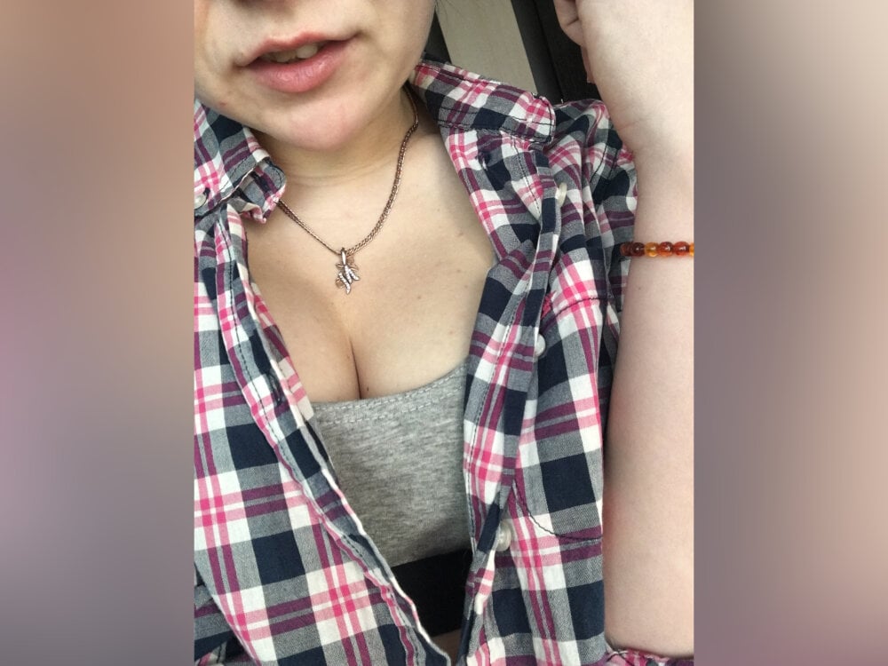 Holly_Flirt Chatroom