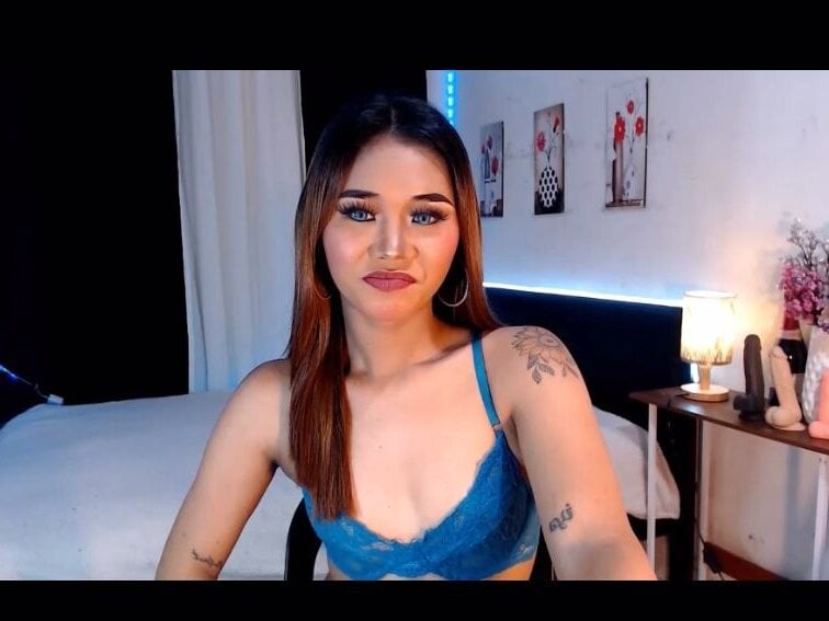 Holly_Molly_24 Chatroom