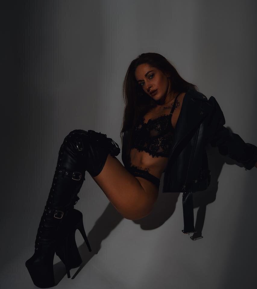 HoneyDollKiss Chatroom