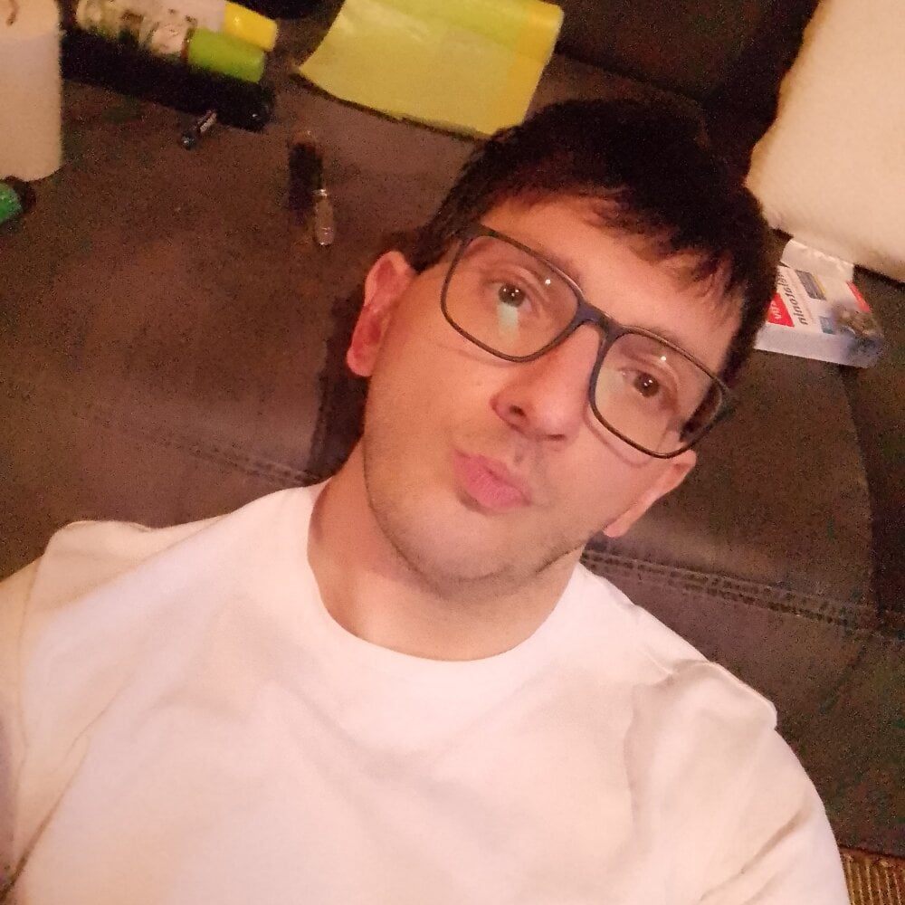 HornyPaul84 Chatroom