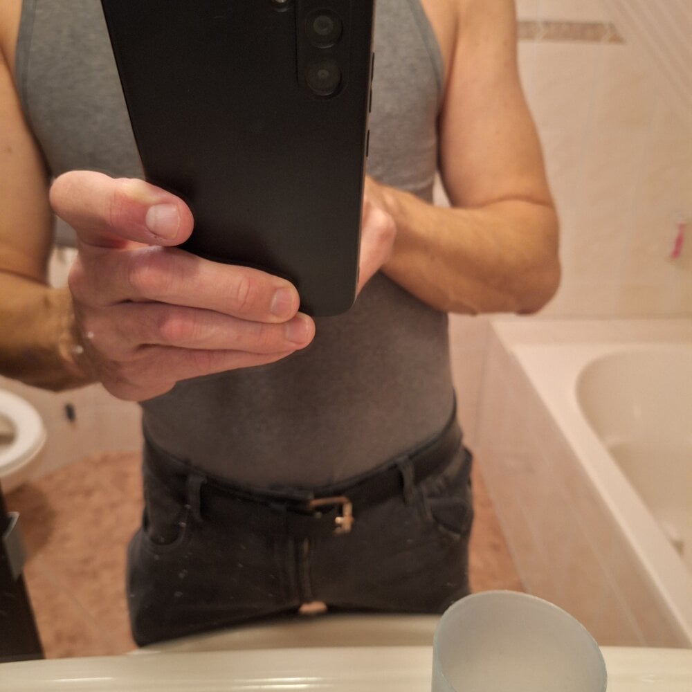 Hornywanker76 Chatroom