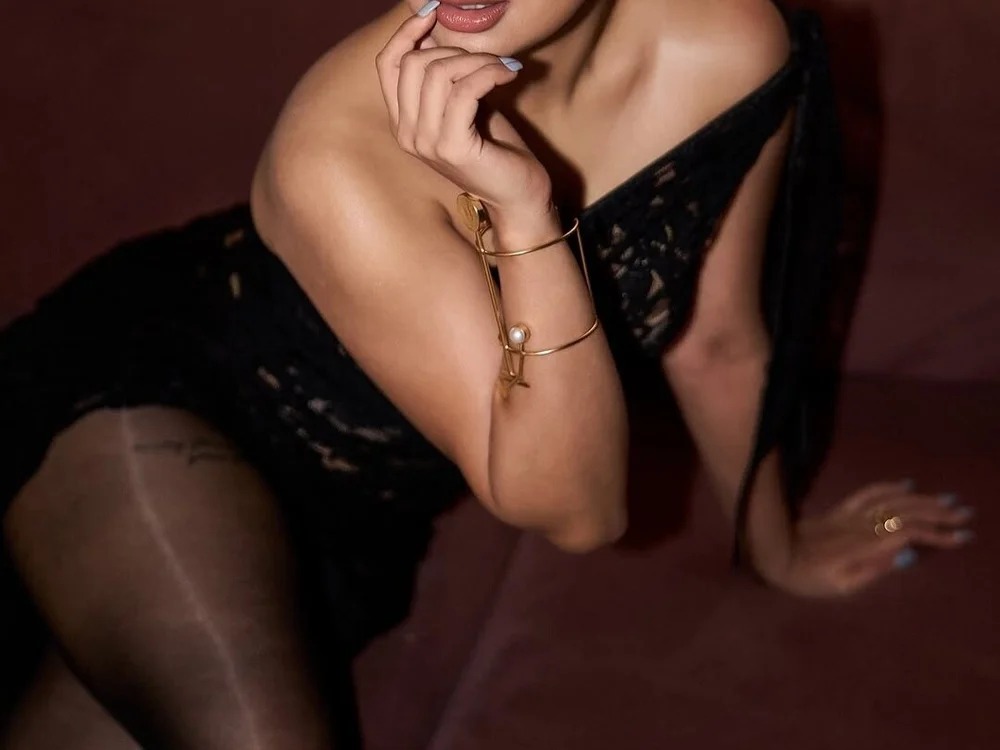 Hot-navyaa Chatroom