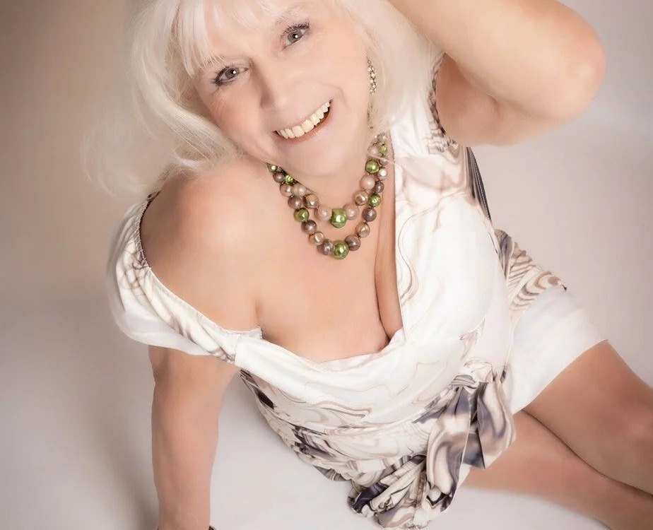 HotGrandma70 Chatroom