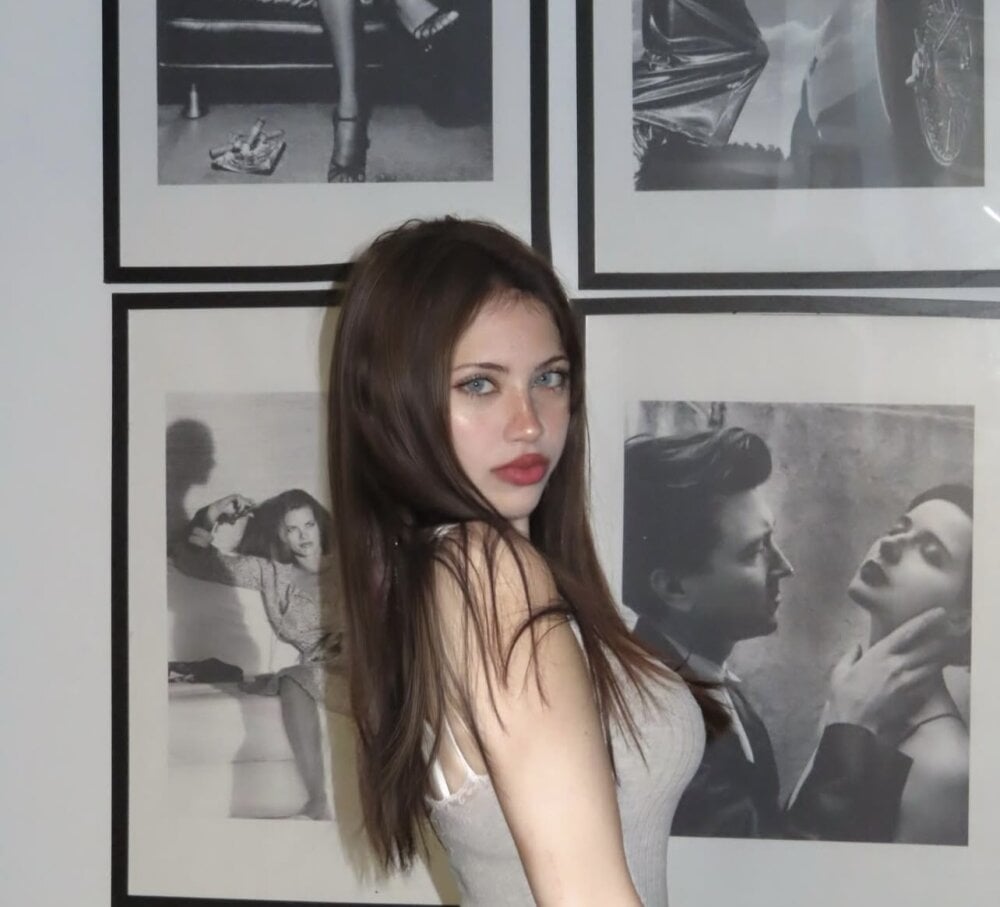 Hot_Lina2 Chatroom