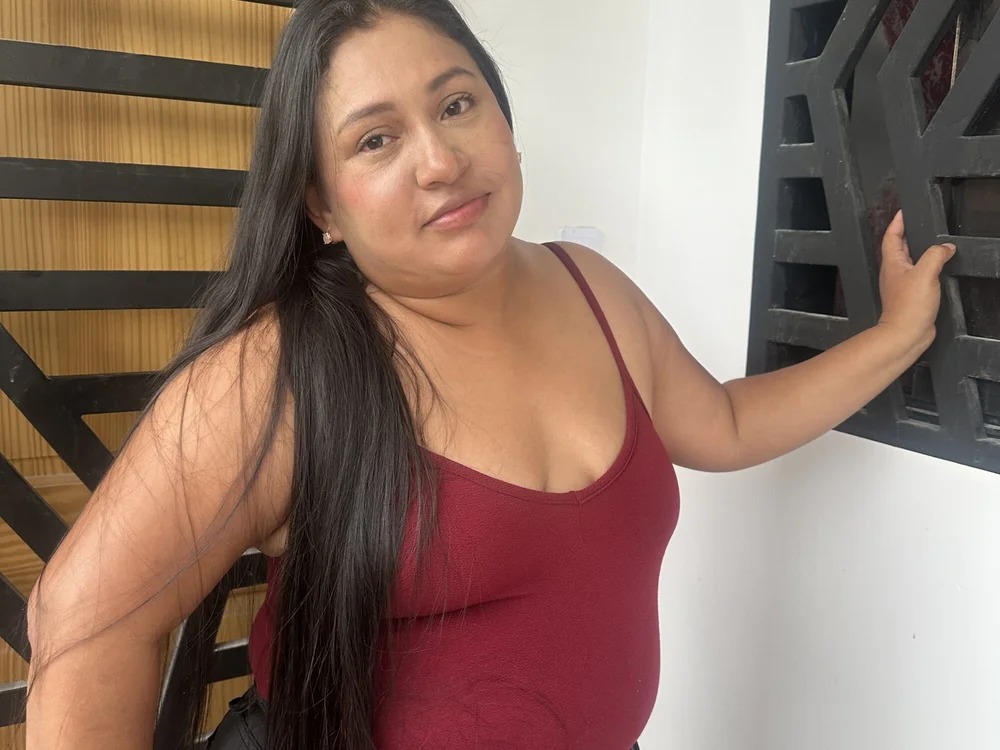 Hot_bella12 Chatroom