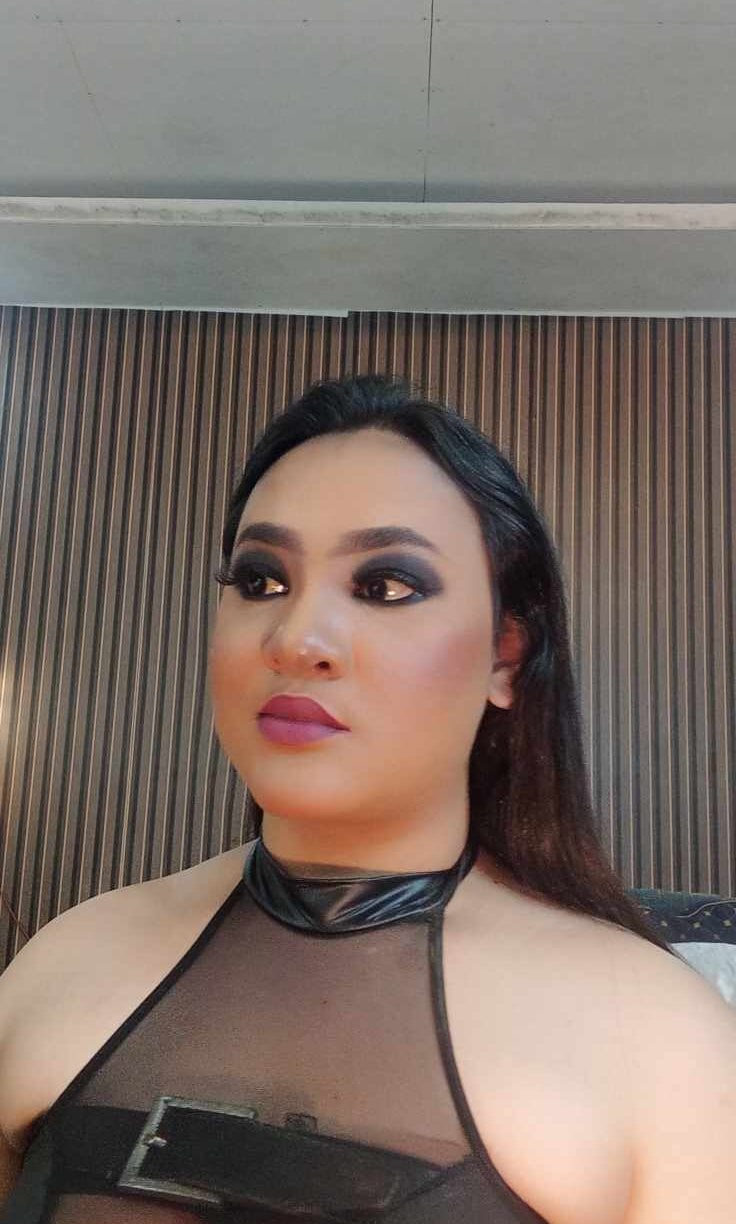 Hotcum_ella Chatroom