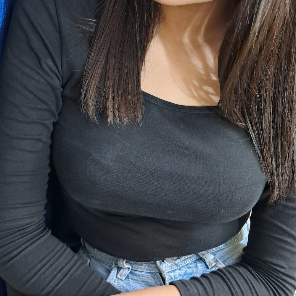 Hottest__Girll Chatroom