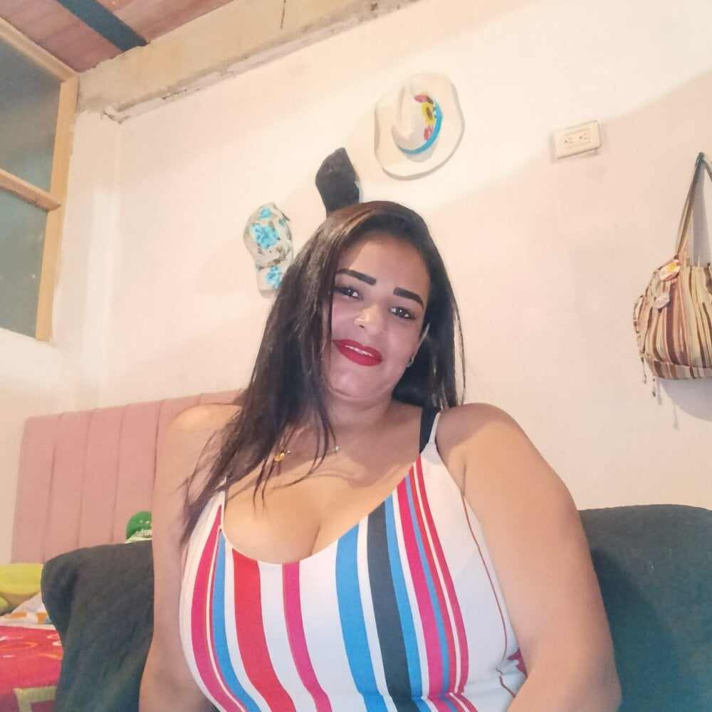 Hugueboobs_chantall_ Chatroom