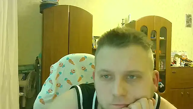 HunterOnBoobs Chatroom