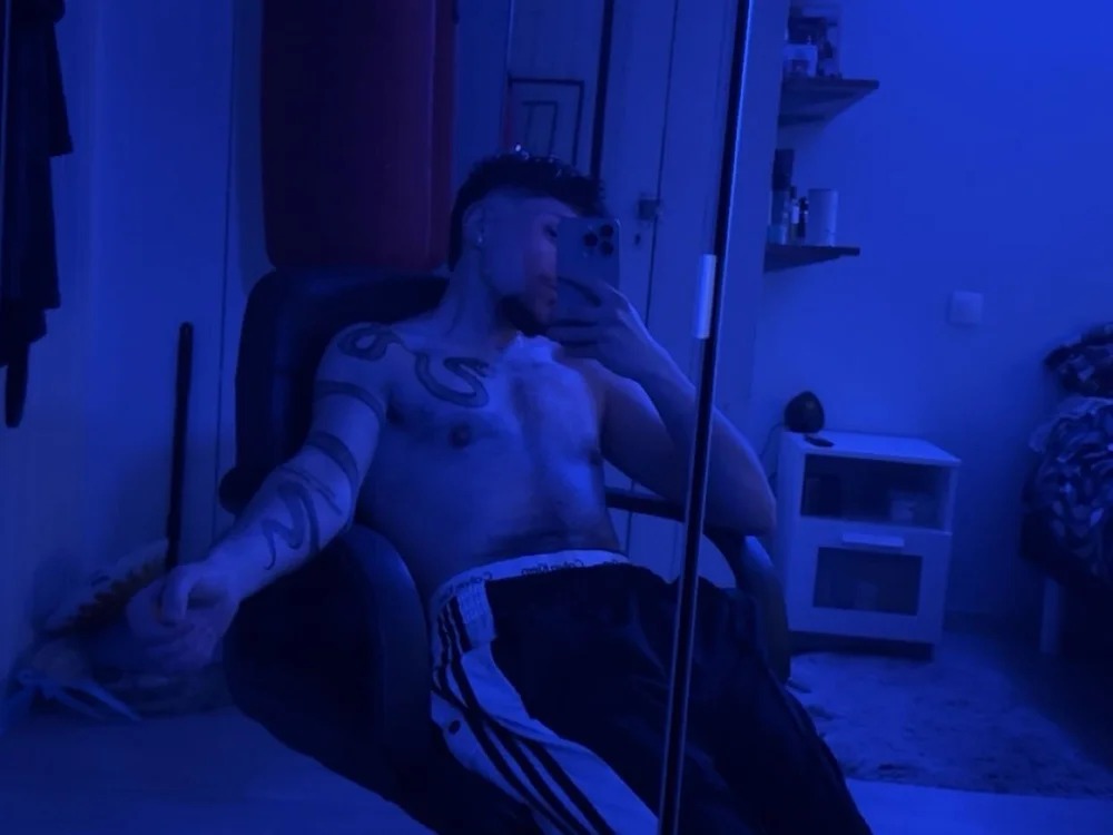 HxM4FTM Chatroom