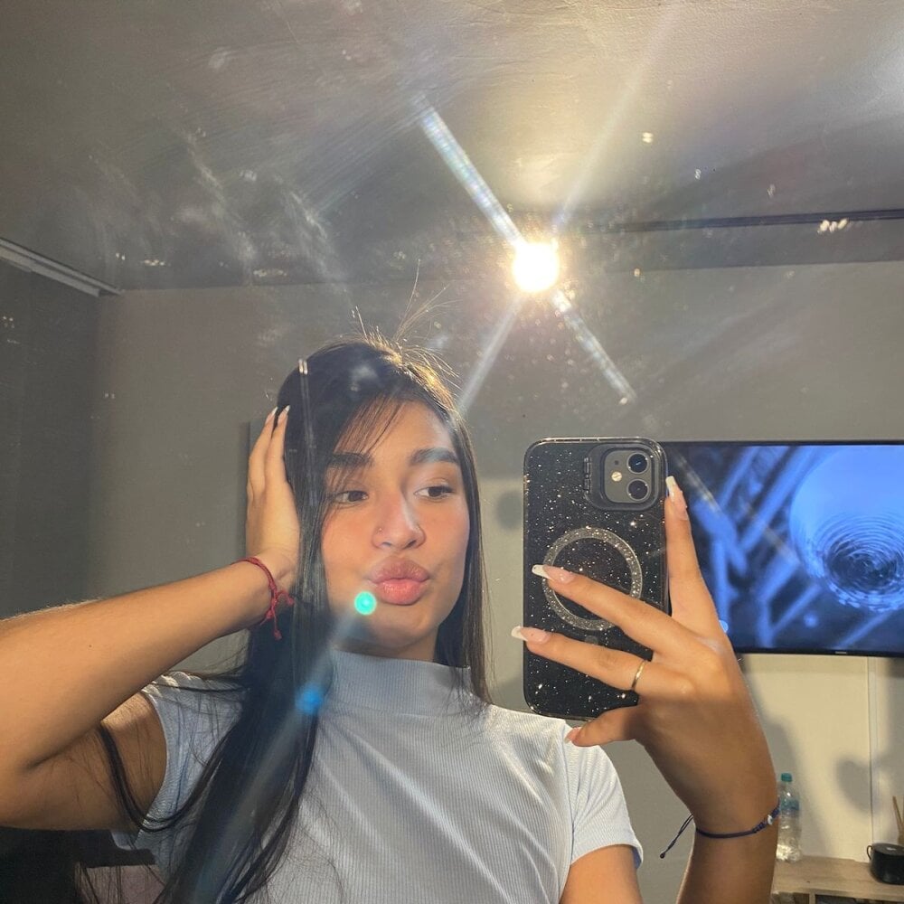 Iam_samanthaaa Chatroom