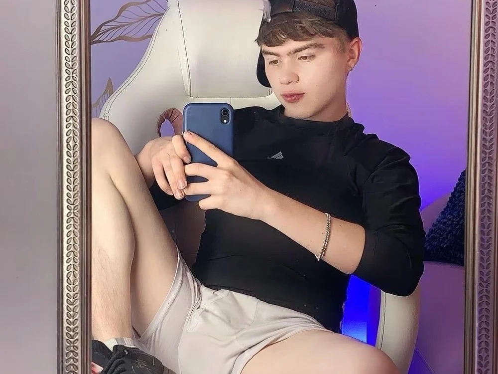Ian_Stone_ Chatroom