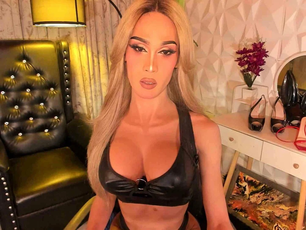 ImpressiveCockBella Chatroom