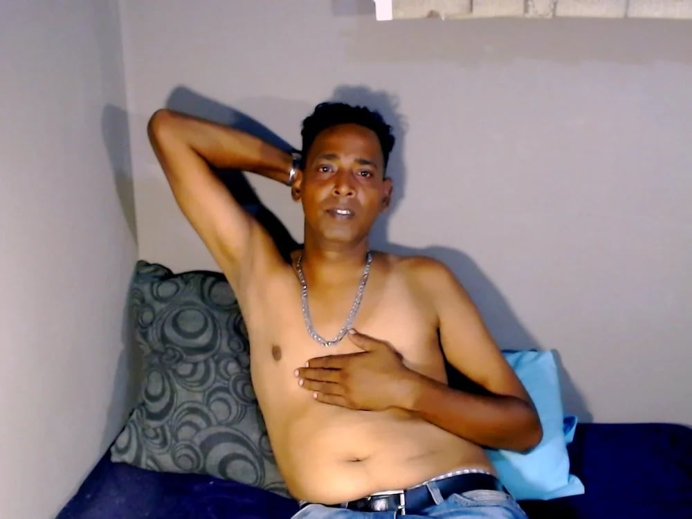 IndianHunk01 Chatroom